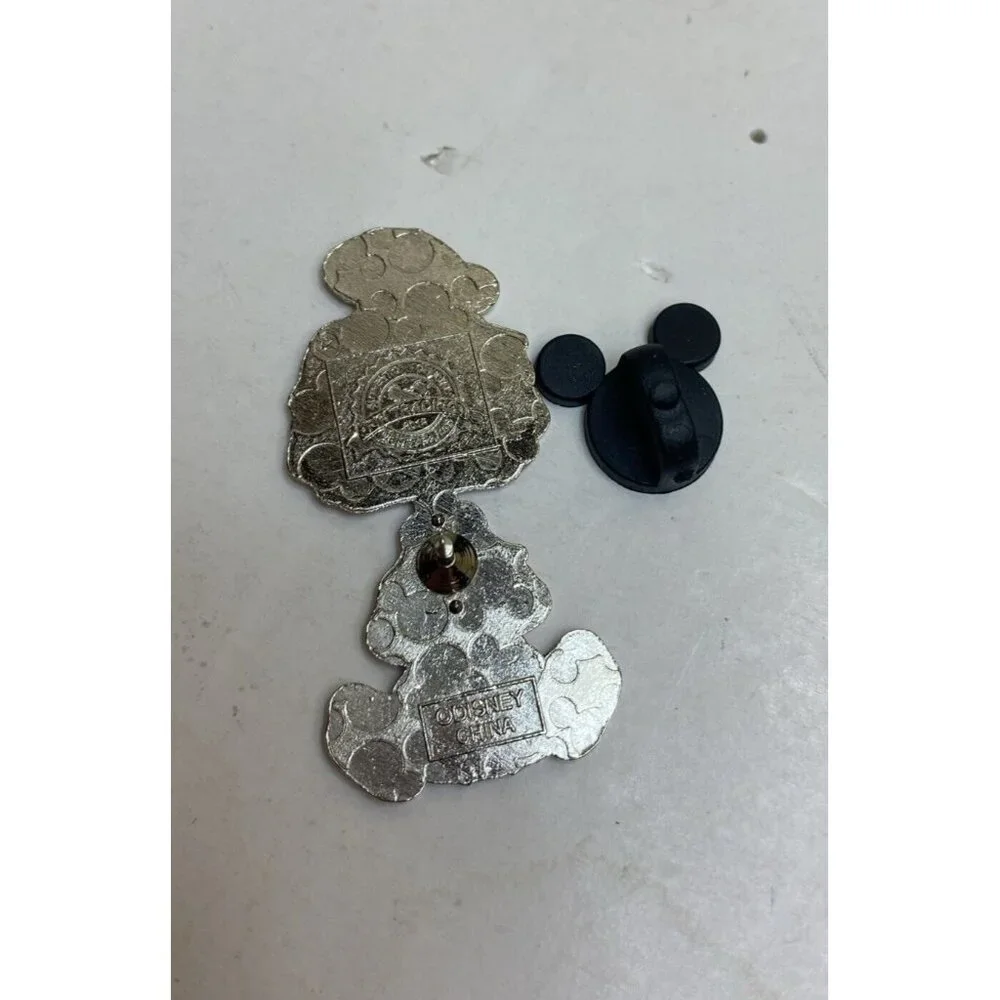 2014 Disney Booster Pin Big Head Art Donald Duck with Arms Crossed